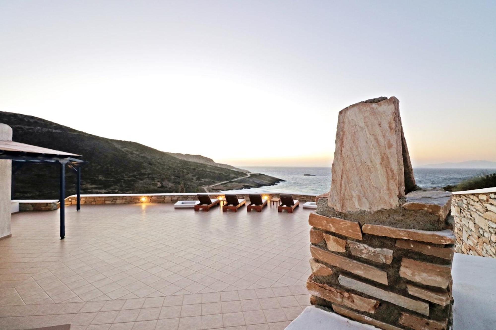 Unique Off Grid Seafront Villa Иос Хора Екстериор снимка
